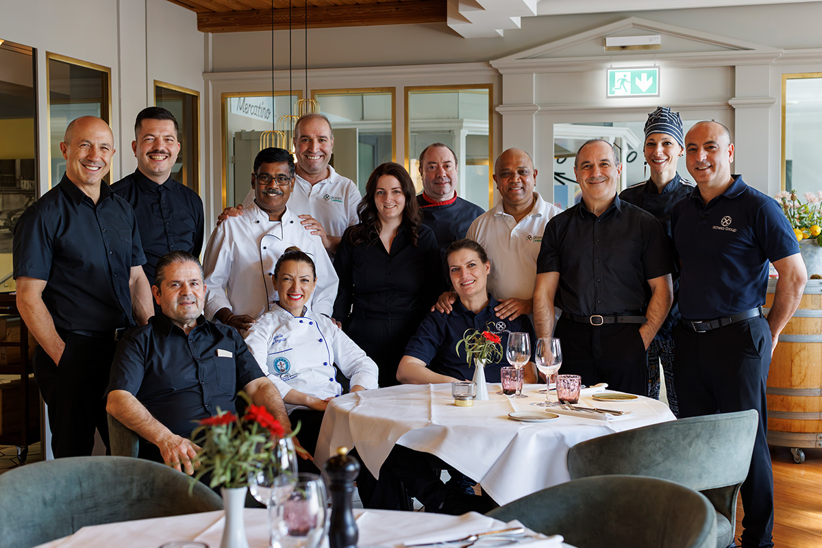 Das Team vom Ristorante Mercato präsentiert sich im wunderschönen Restaurant.